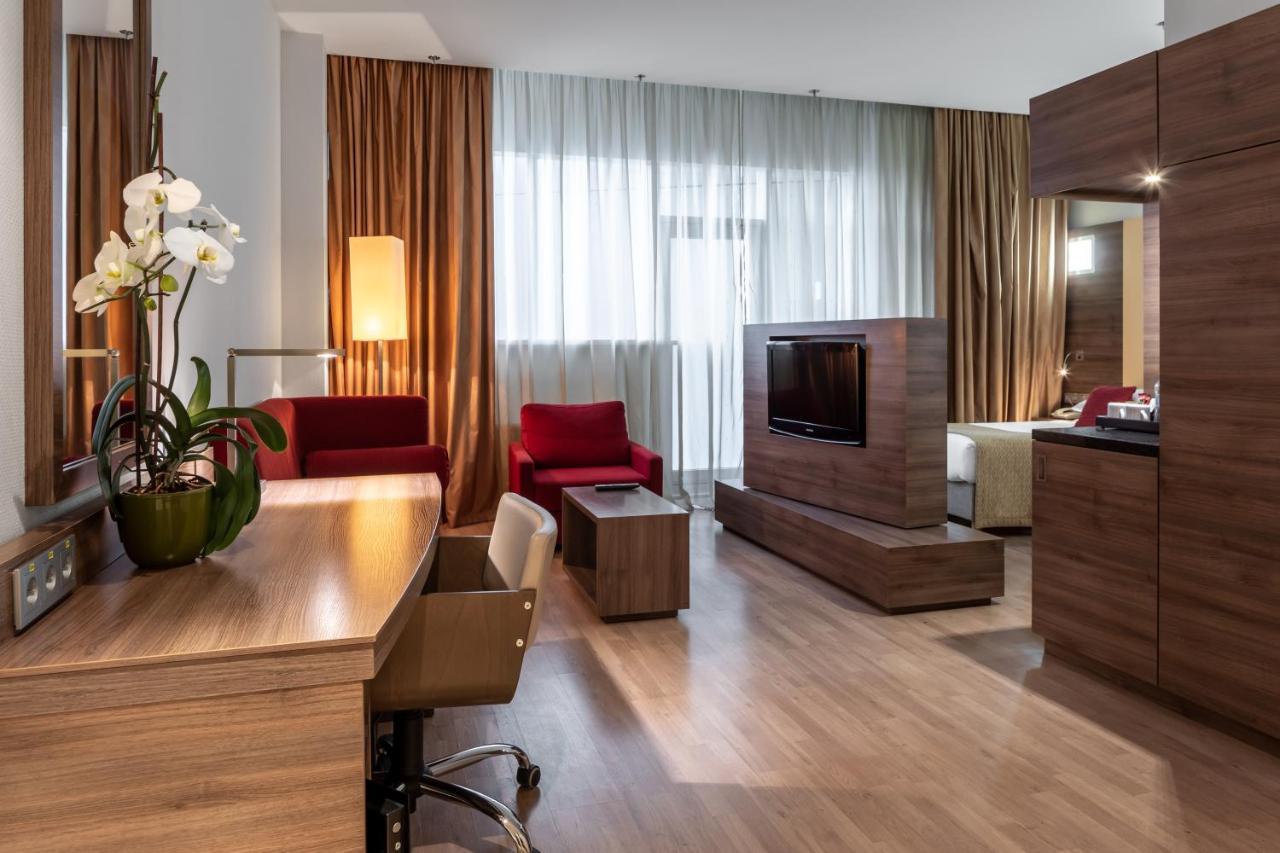 Ramada Encore Киев Екстериор снимка