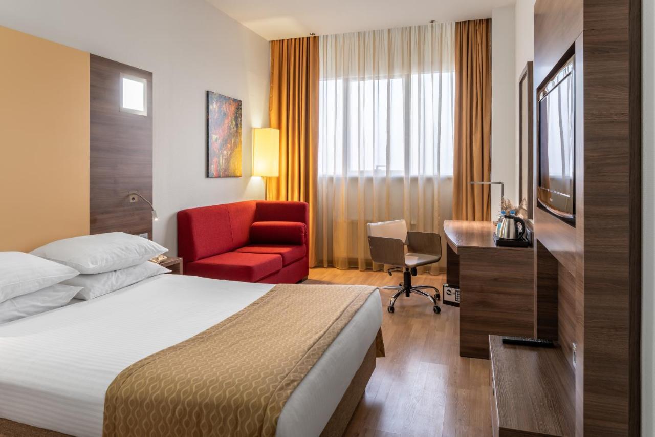 Ramada Encore Киев Екстериор снимка