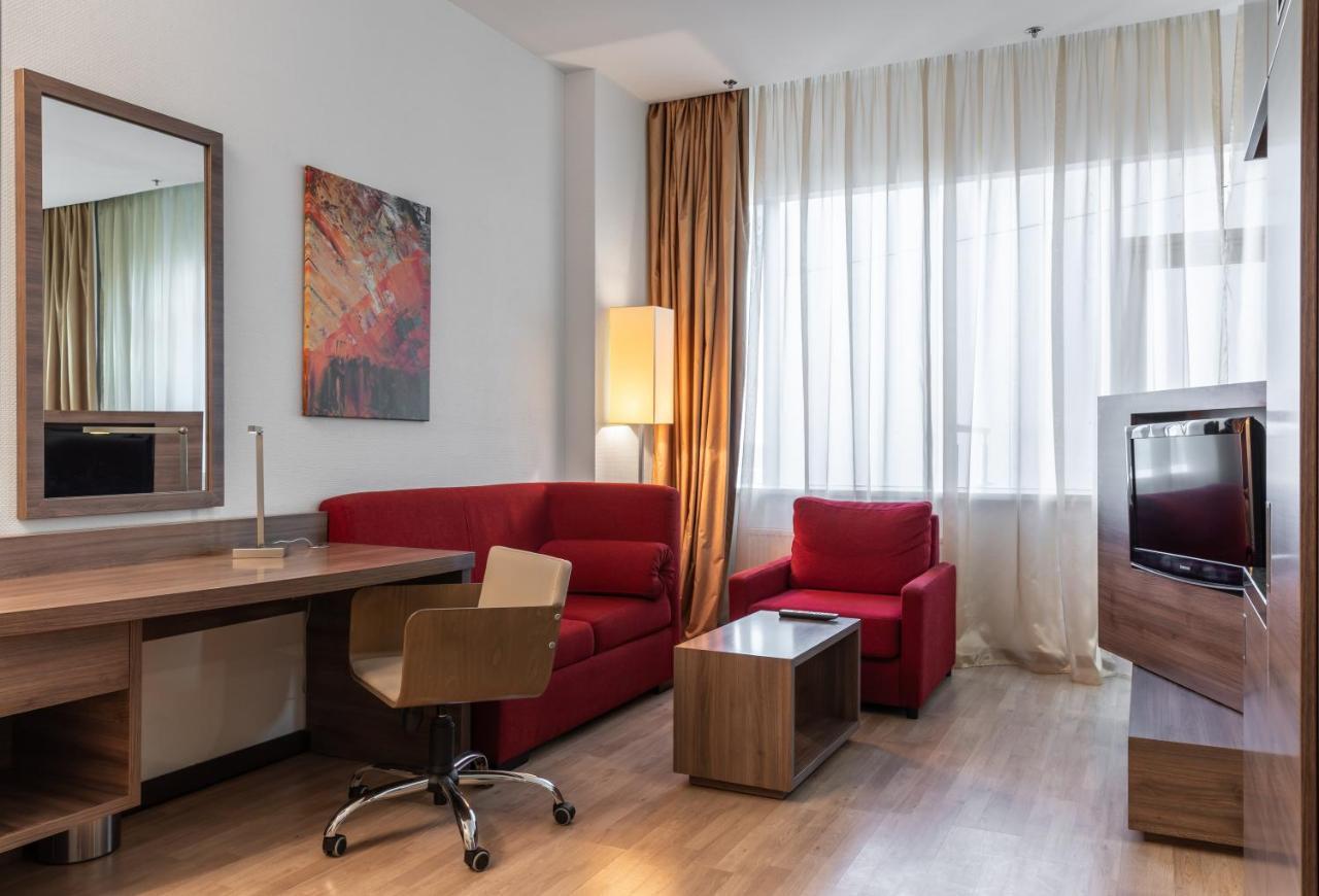 Ramada Encore Киев Екстериор снимка