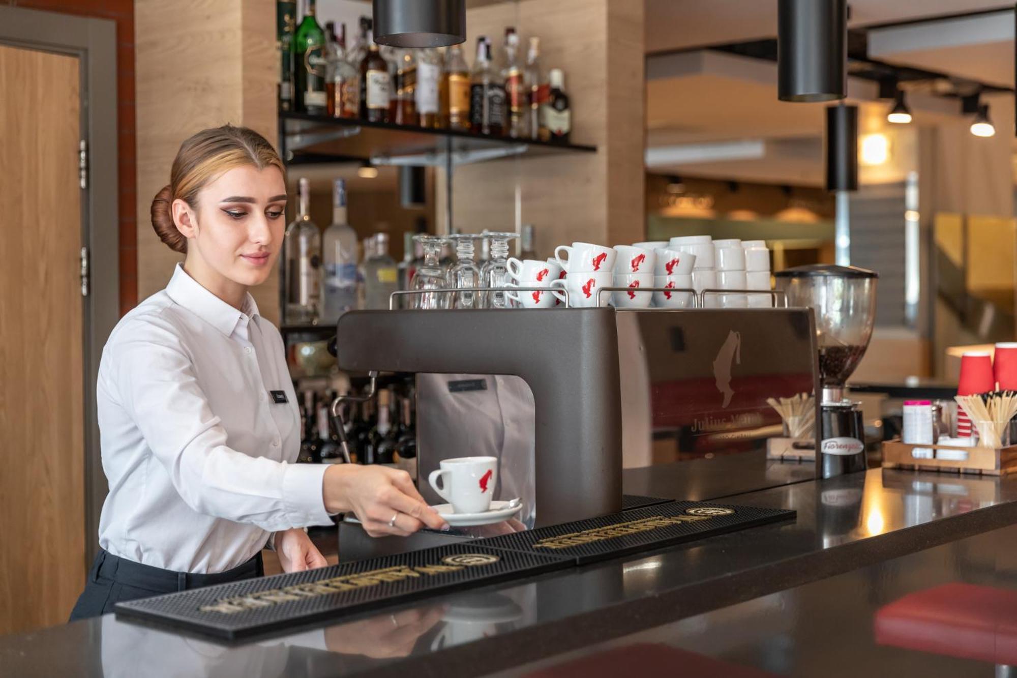 Ramada Encore Киев Екстериор снимка