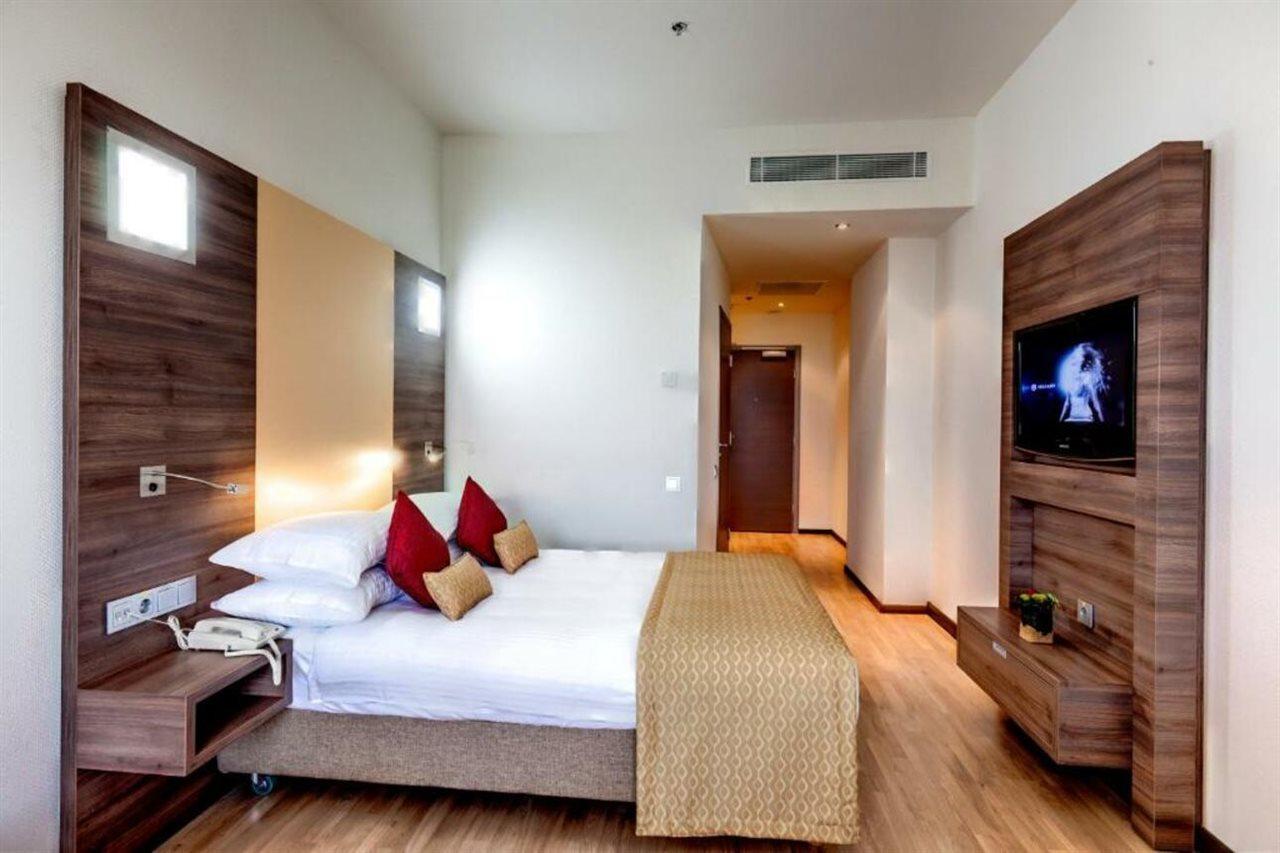 Ramada Encore Киев Екстериор снимка