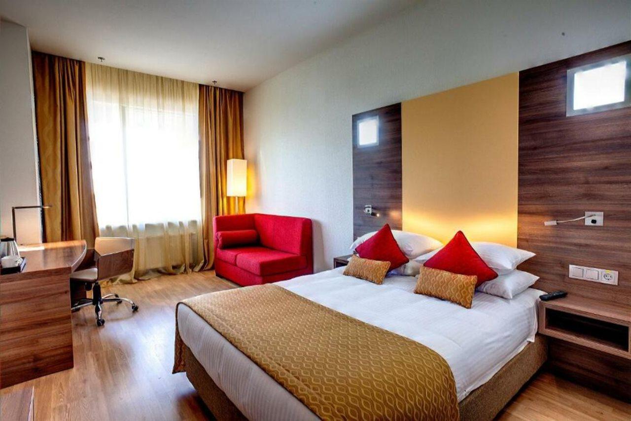 Ramada Encore Киев Екстериор снимка